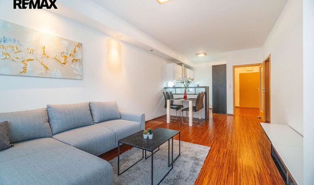 Pronájem bytu 2+kk 56 m², Praha – fotka 1 z 13