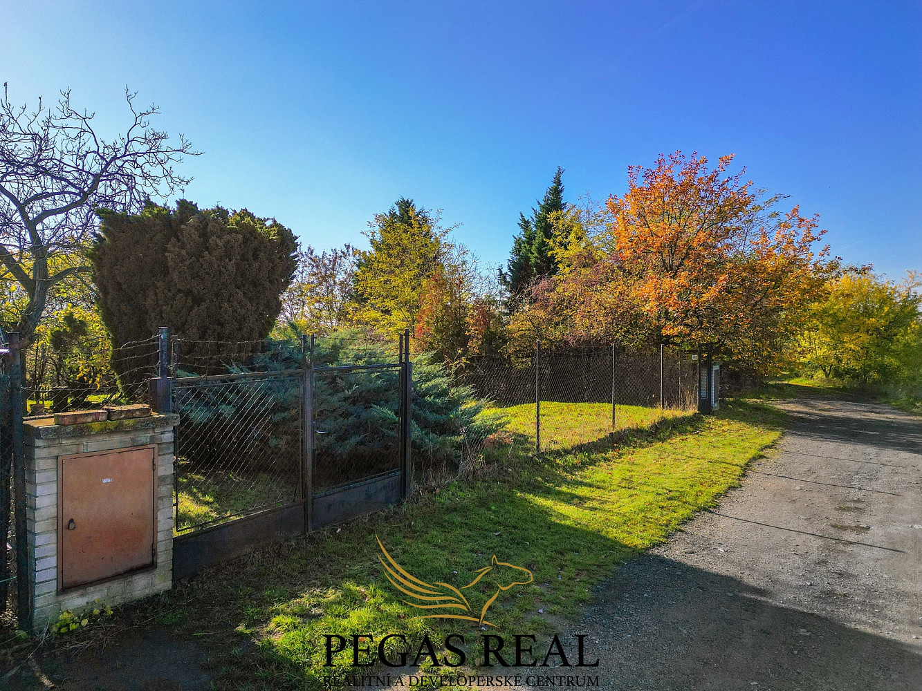 Prodej stavebního pozemku 1 841 m² – pohled 5