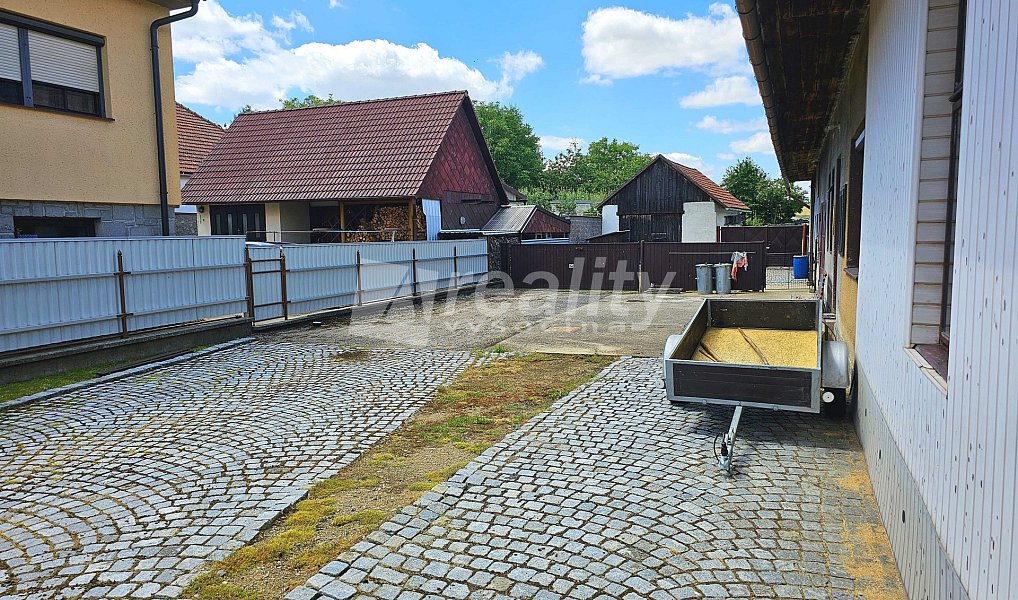 Prodej domu 310 m² s pozemkem 2 061 m², Kamenice – náhled fotky 8