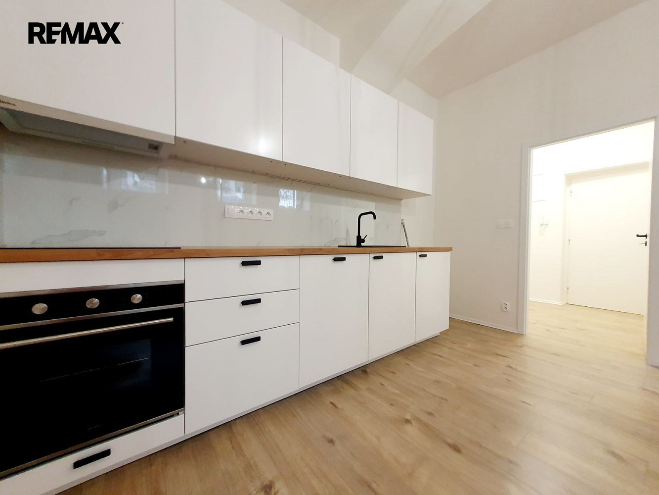 Pronájem bytu 1+kk 39 m² – fotografie 3