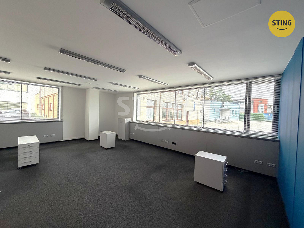 Pronájem kanceláře 195 m² – fotografie 2