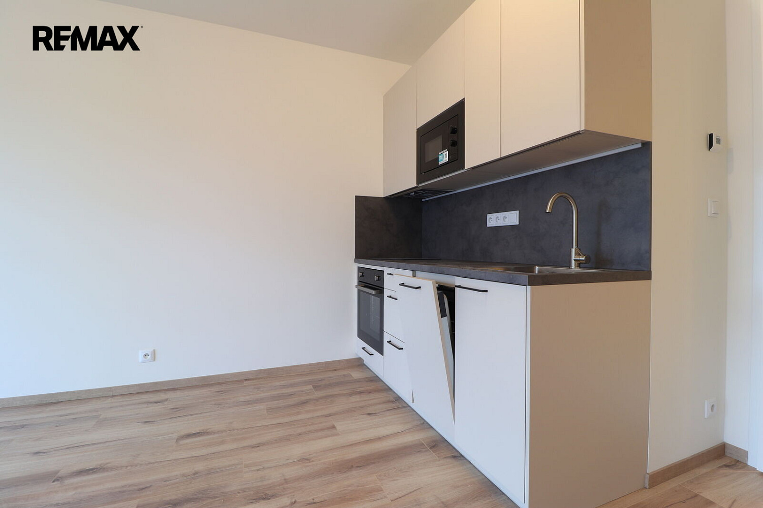 Pronájem bytu 1+kk 30 m² – fotografie 5