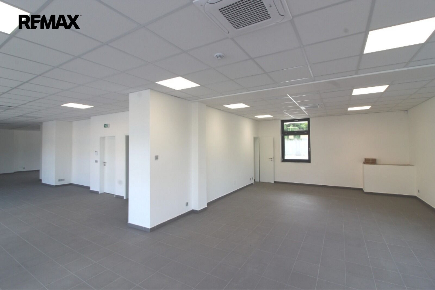 Pronájem obchodních prostor 147 m² – fotografie 4