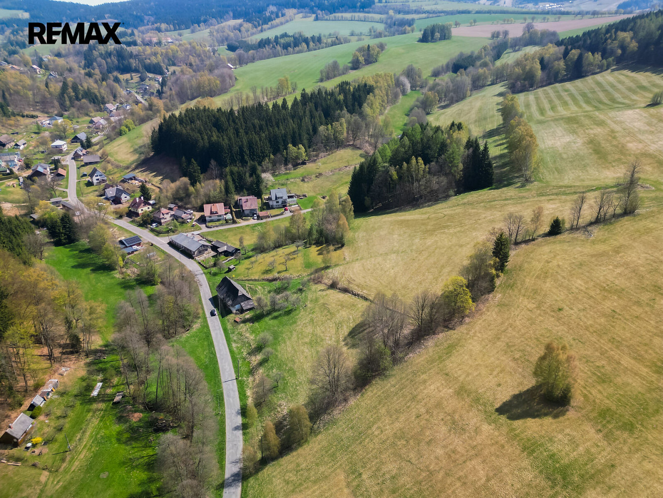 Prodej stavebního pozemku 1 900 m² – fotografie 3