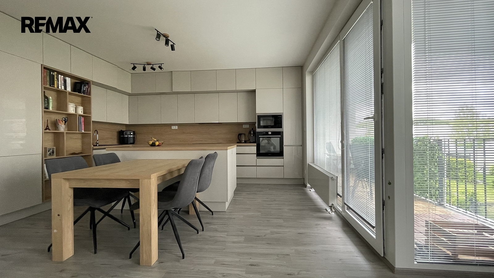 Prodej bytu 3+kk 76 m² — photo 2