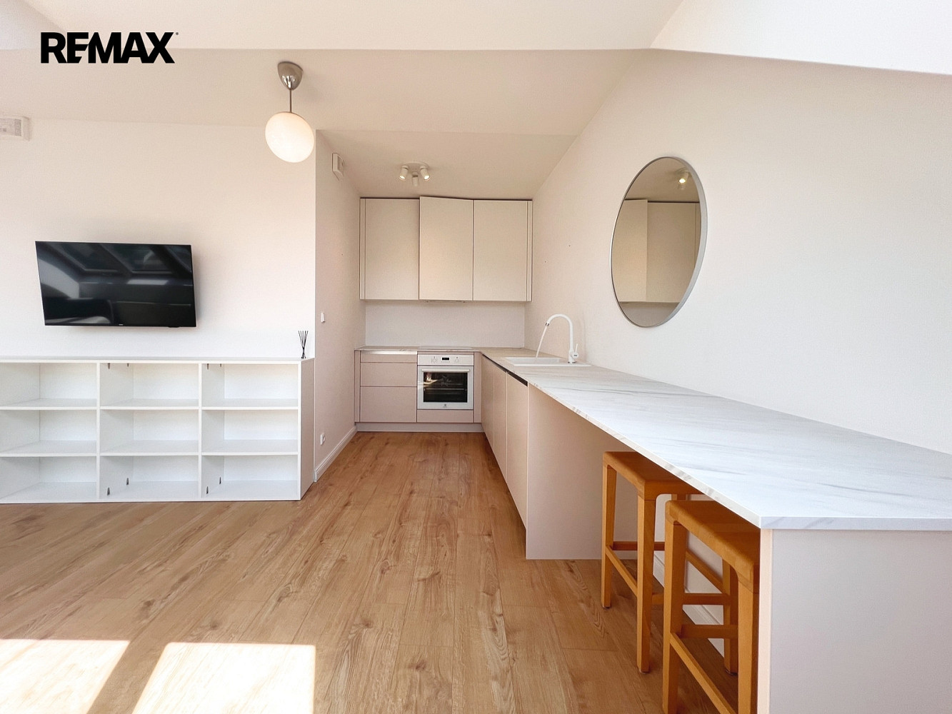 Pronájem bytu 1+kk 32 m² — photo 2