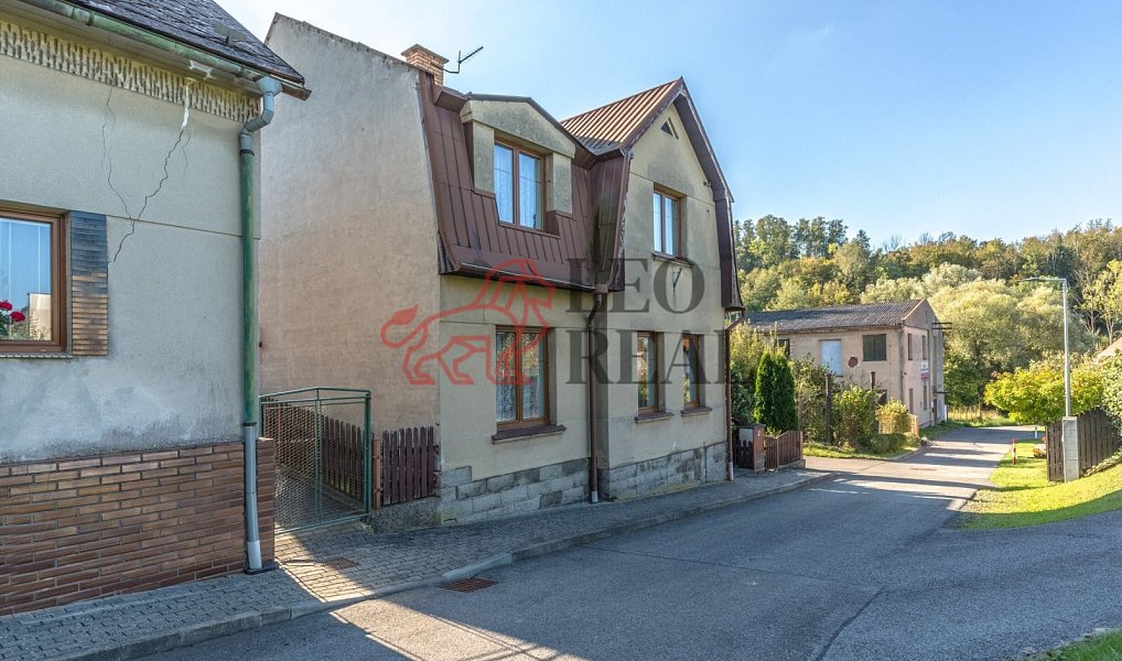 Prodej domu 250 m² s pozemkem 496 m², Rovensko pod Troskami – náhled fotky 17