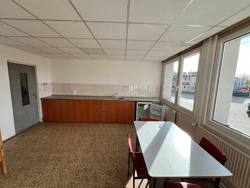 Pronájem obchodních prostor 250 m² – fotografie 3