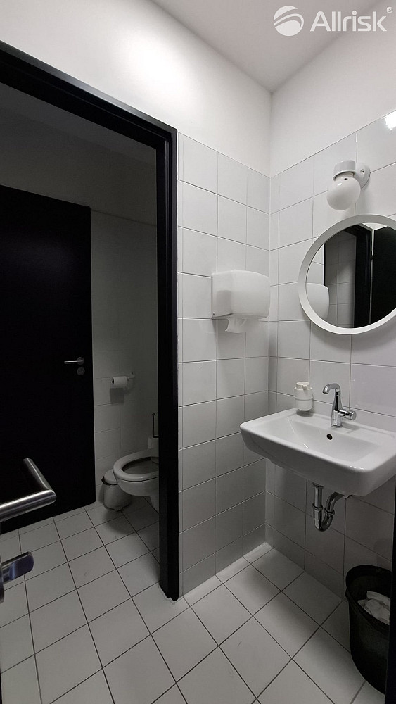Pronájem kanceláře 380 m² – fotografie 5