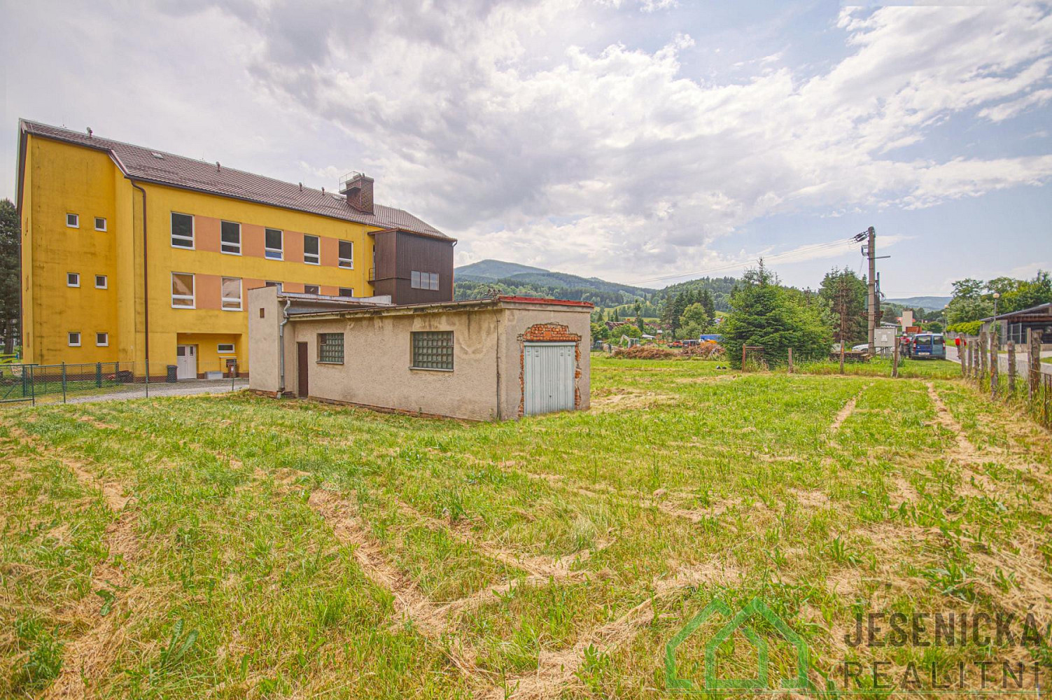 Prodej komerčního pozemku 1 608 m² – pohled 5