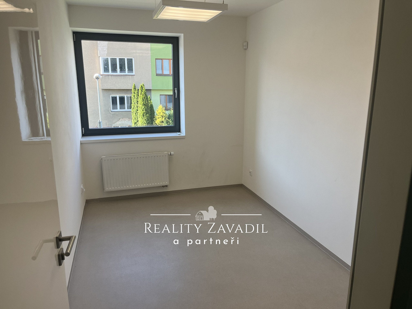 Pronájem kanceláře 12 m² – pohled 2