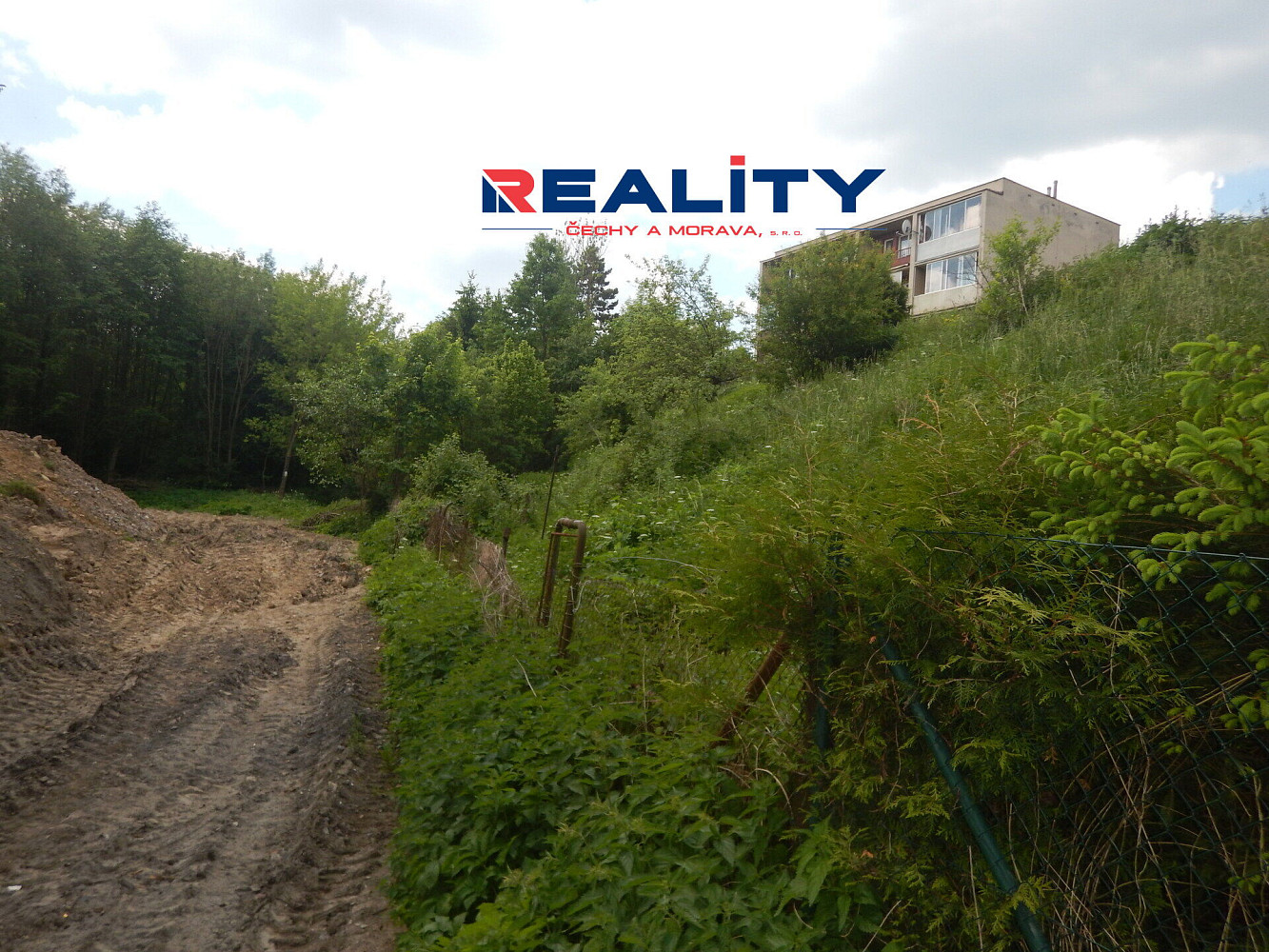 Prodej stavebního pozemku 842 m² – fotografie 2