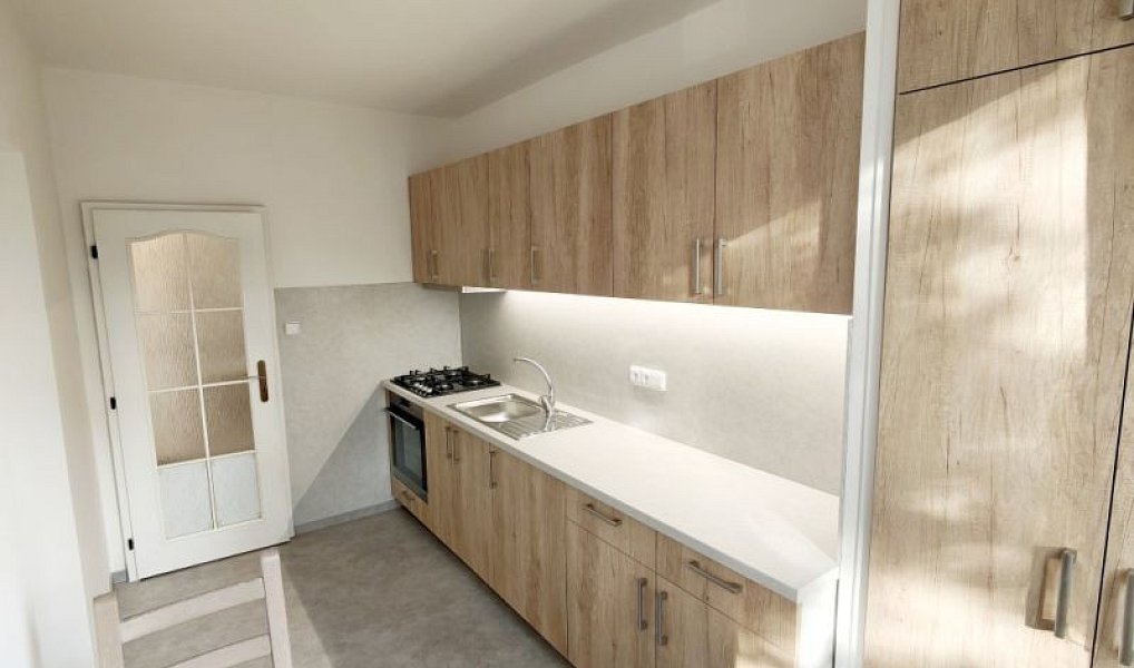 Pronájem bytu 3+1 80 m², Hradec Králové – náhled fotky 11