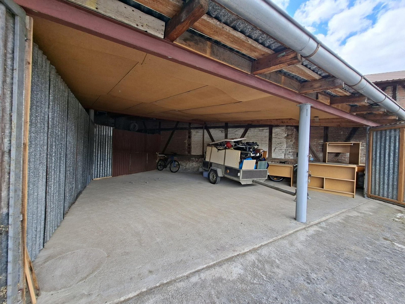 Pronájem garáže/ skladového prostoru 50 m2 v sušici