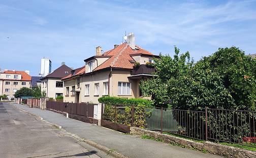 Prodej domu 340 m² s pozemkem 598 m², Na luzích, Praha 6 - Vokovice