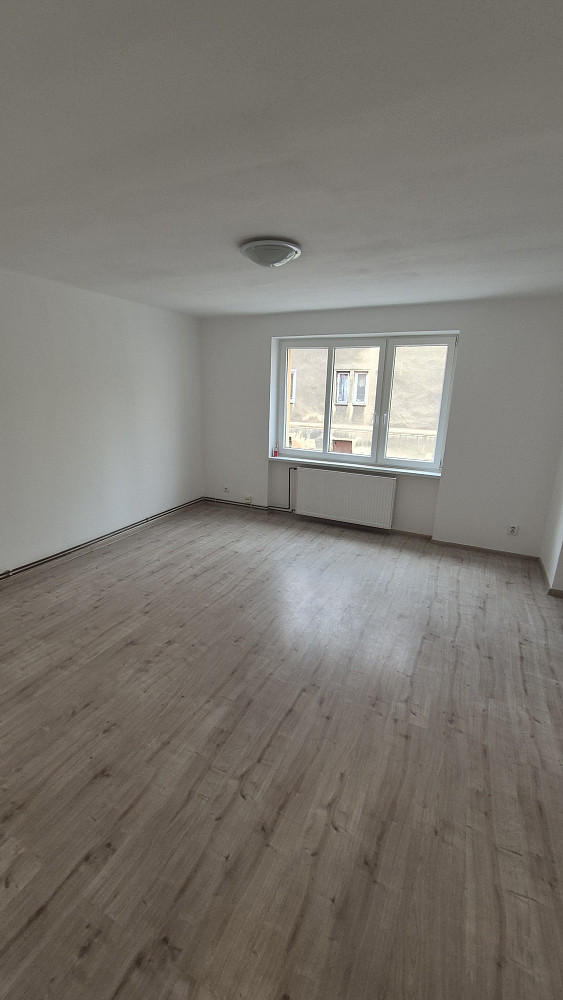 Pronájem bytu 3+1 72 m² — photo 2