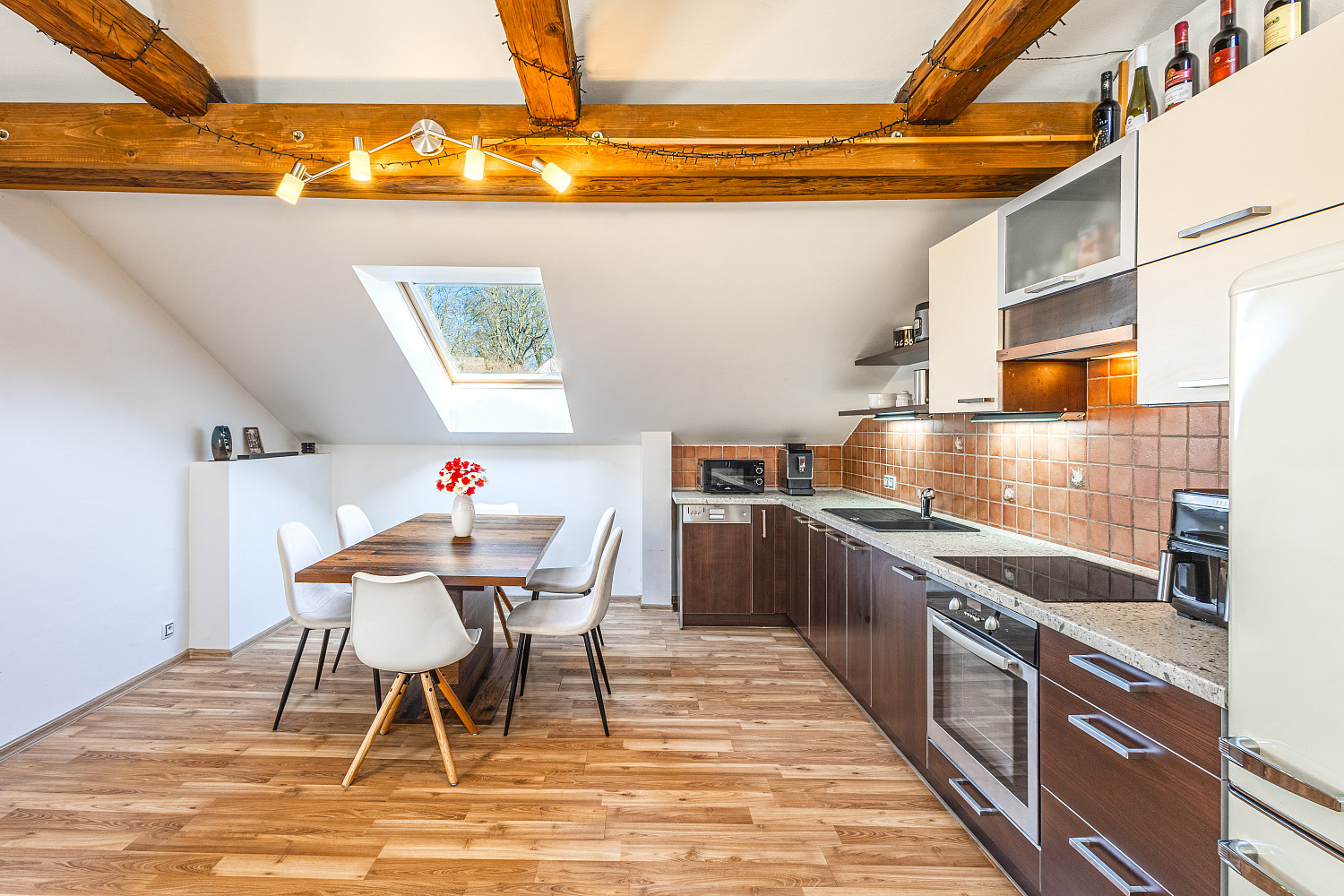 Prodej bytu 2+kk 83 m² – pohled 4