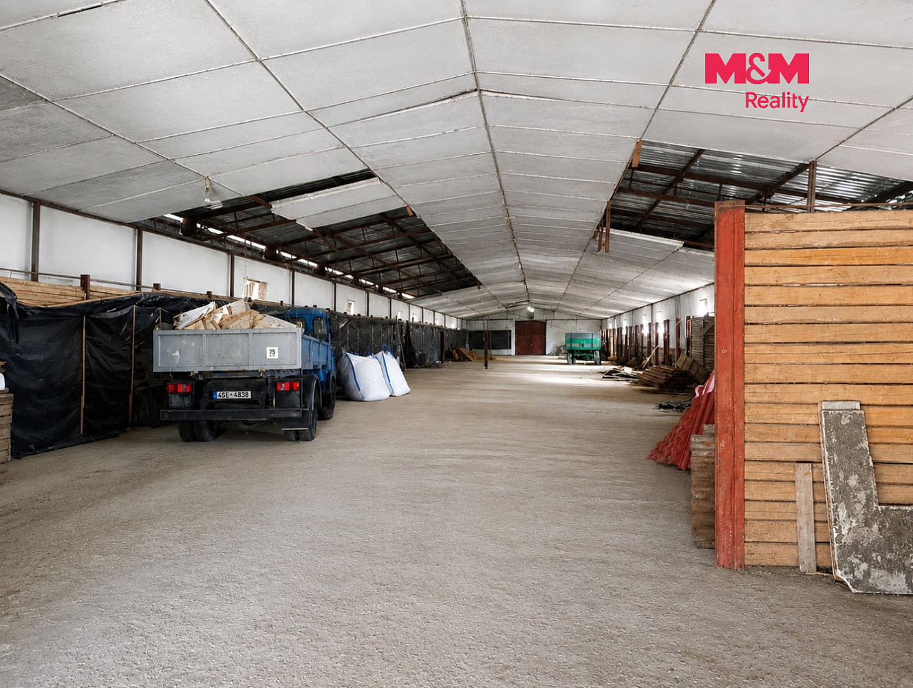 Pronájem obchodních prostor 990 m² – fotografie 2