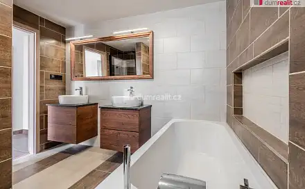 Prodej domu 460 m² s pozemkem 225 m², Vetelská, Vědomice, okres Litoměřice