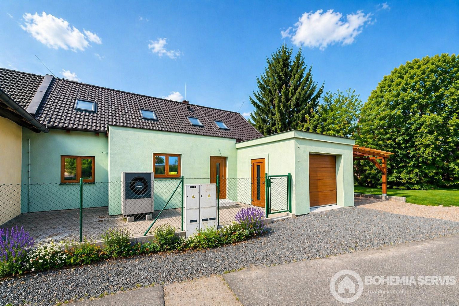 Prodej domu 172 m² s pozemkem 288 m² – pohled 2