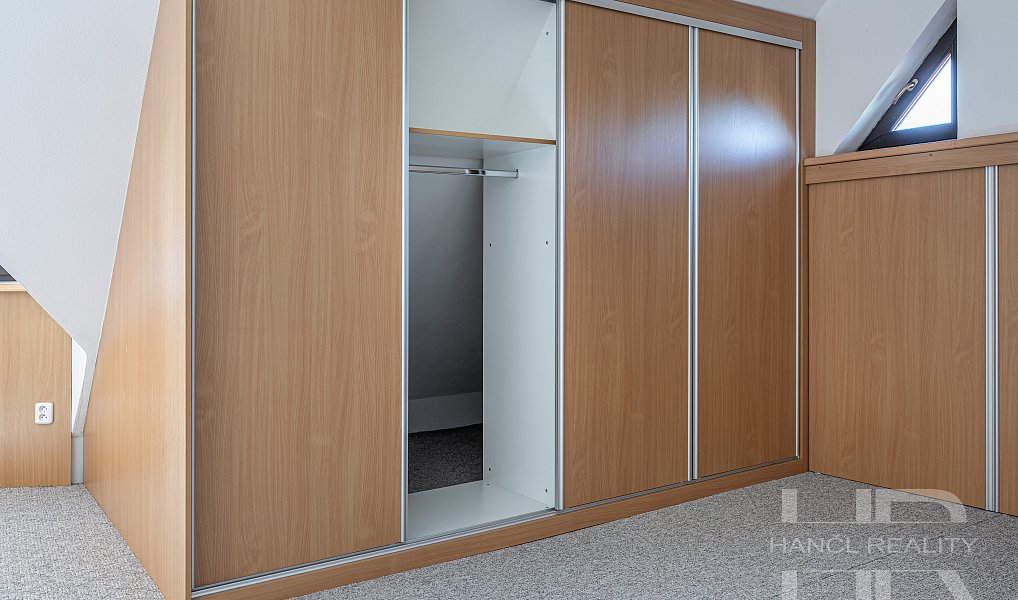 Prodej domu 202 m² s pozemkem 2 142 m², Šternberk – náhled fotky 21