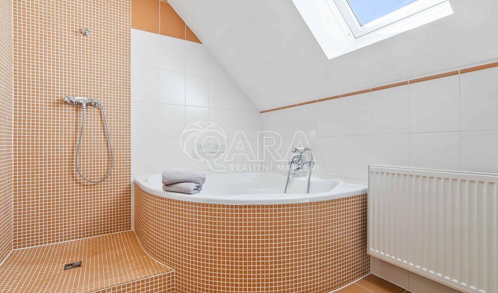 Prodej domu 280 m² s pozemkem 577 m², Kosova Hora – náhled fotky 12