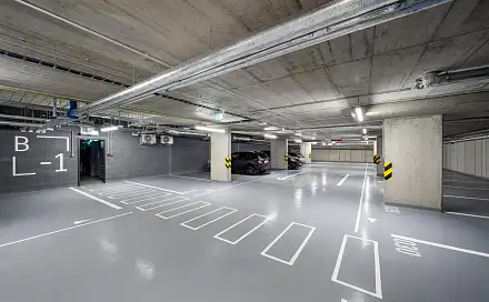 Vnitřní garážové stání v novostavbě bezpečné parkování v moderním rezidenčním projektu, Jáchymovská, Praha 5 - Řeporyje
