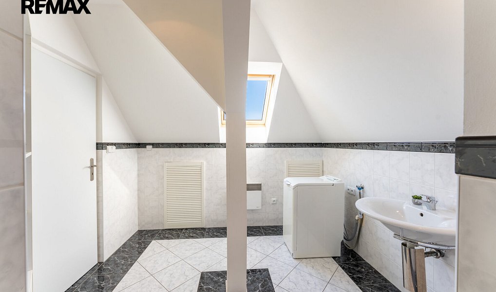 Prodej domu 210 m² s pozemkem 385 m², Praha – náhled fotky 24
