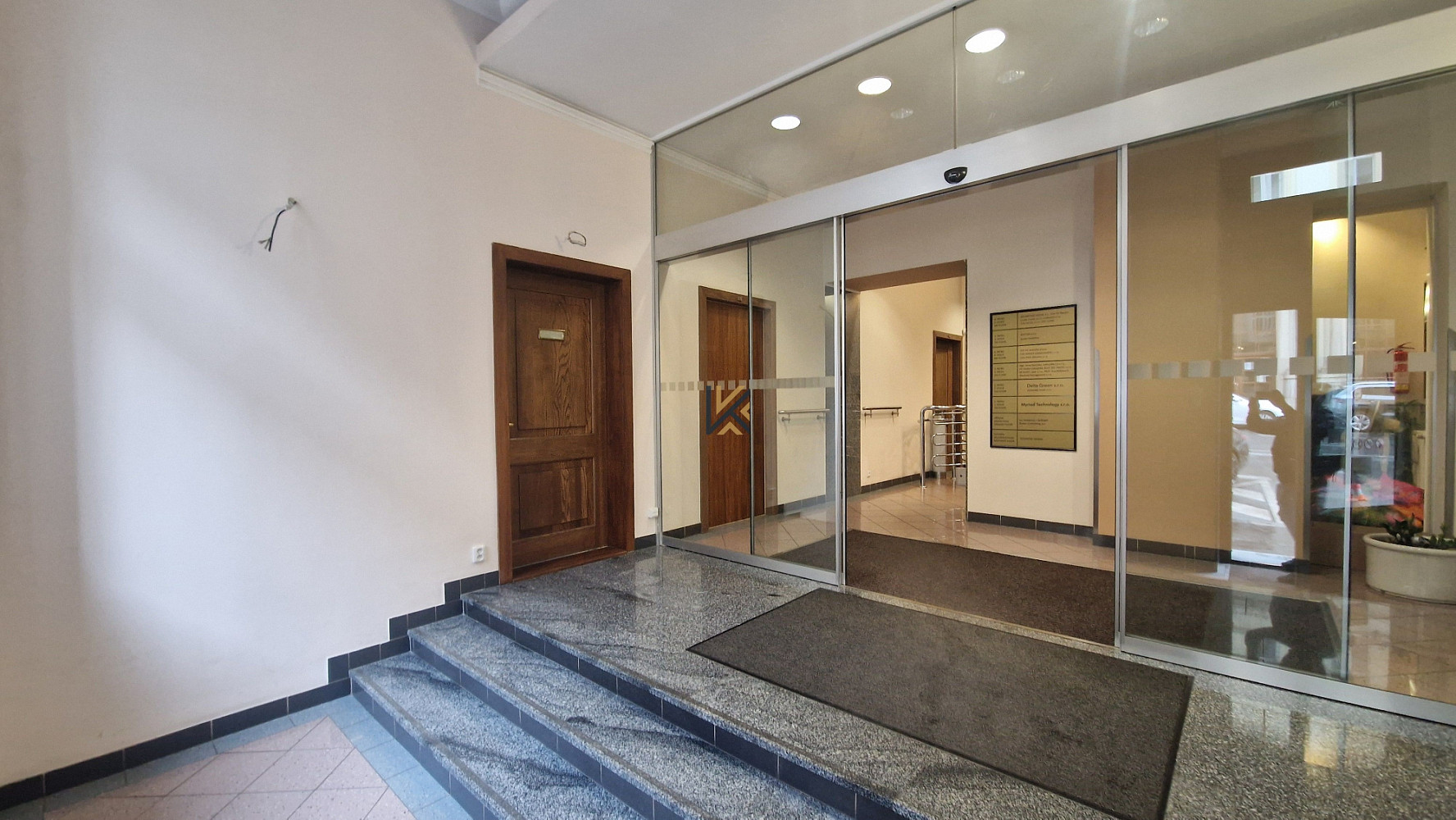 Pronájem obchodních prostor 50 m² — photo 2
