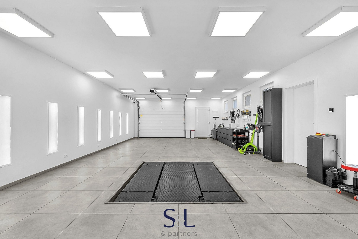 Prodej obchodních prostor 325 m² – fotografie 2