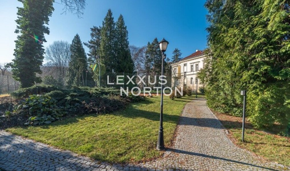 Pronájem domu 827 m² s pozemkem 8 510 m², Praha – náhled fotky 22
