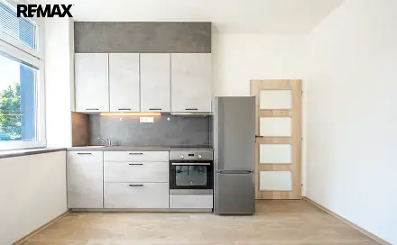 Pronájem bytu 1+1 38 m²