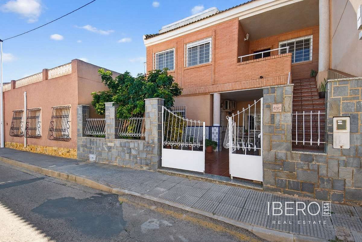 Prodej domu 256 m² s pozemkem 156 m²