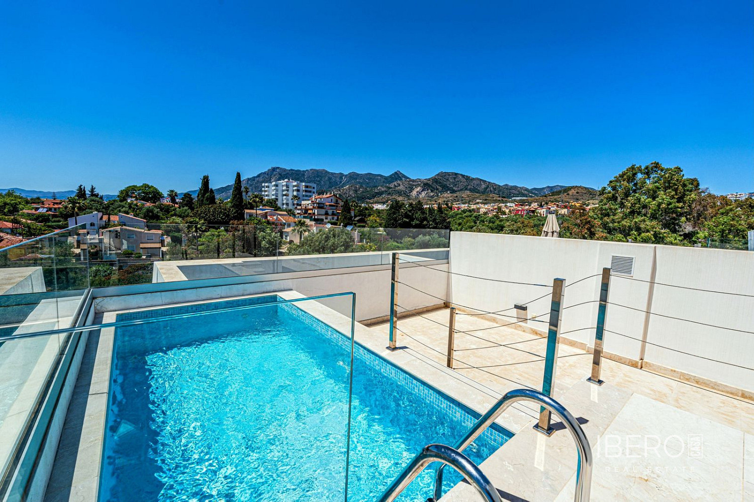 Prodej domu 244 m² s pozemkem 147 m²