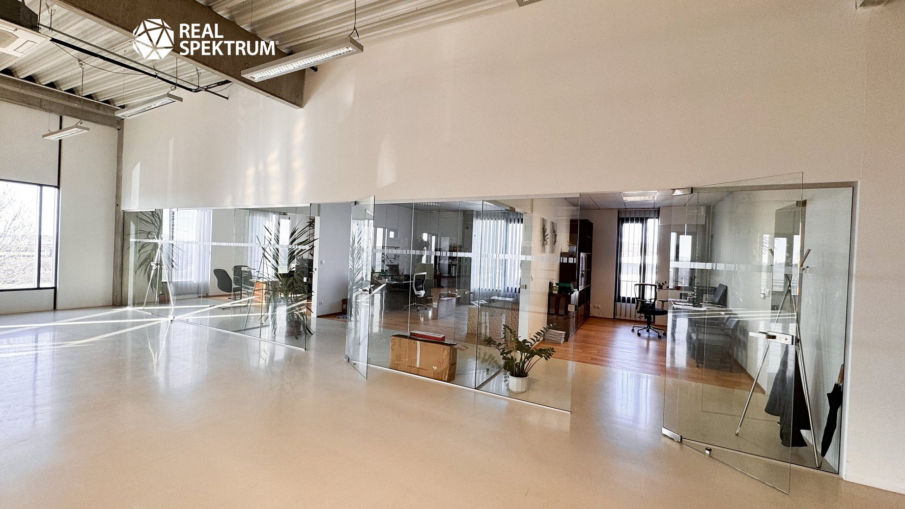 Pronájem kanceláře 464 m² – fotografie 2