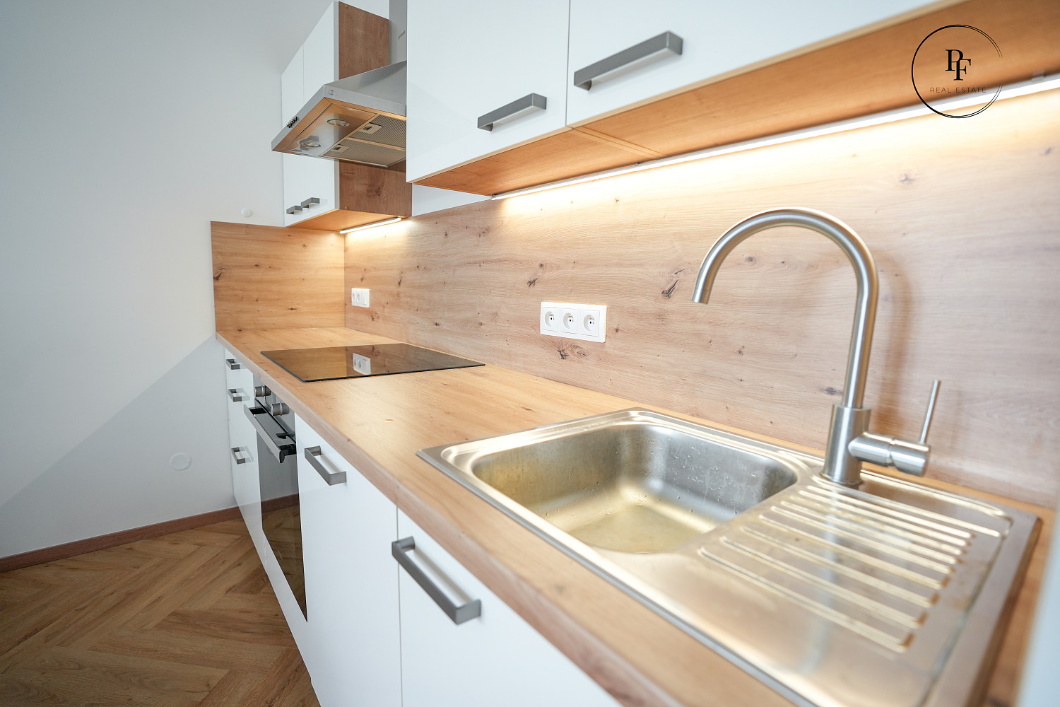 Pronájem bytu 2+kk 63 m² — photo 3