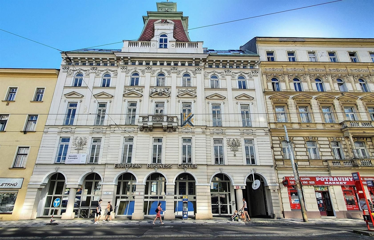 Pronájem kanceláře 196 m²