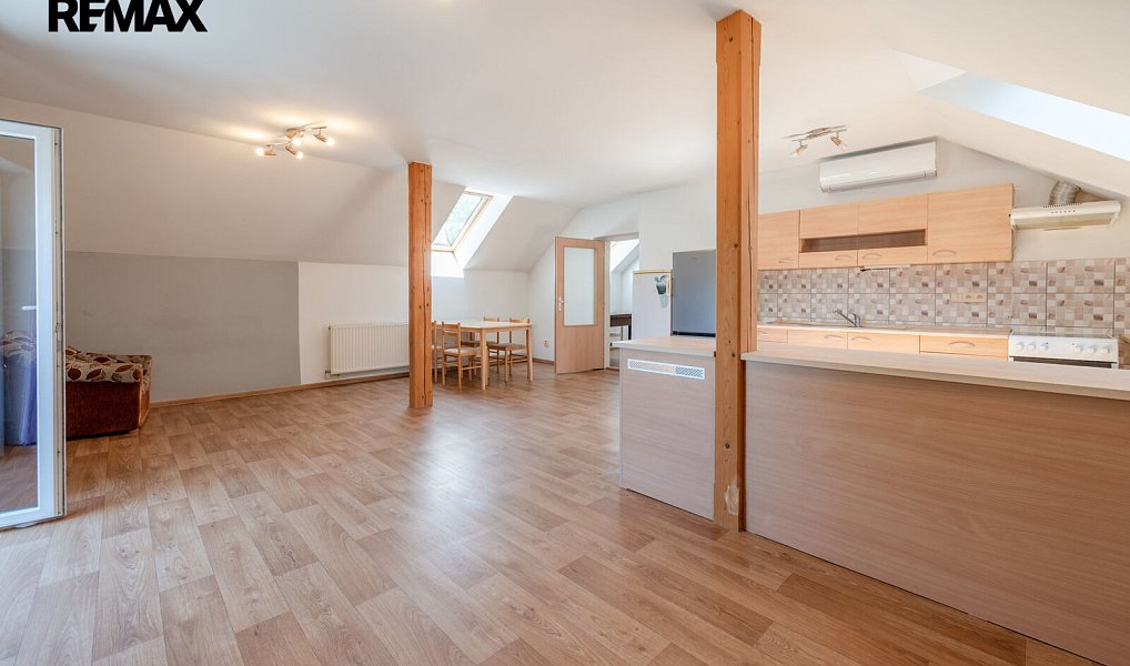 Prodej domu 230 m² s pozemkem 941 m², Kvasiny – náhled fotky 3