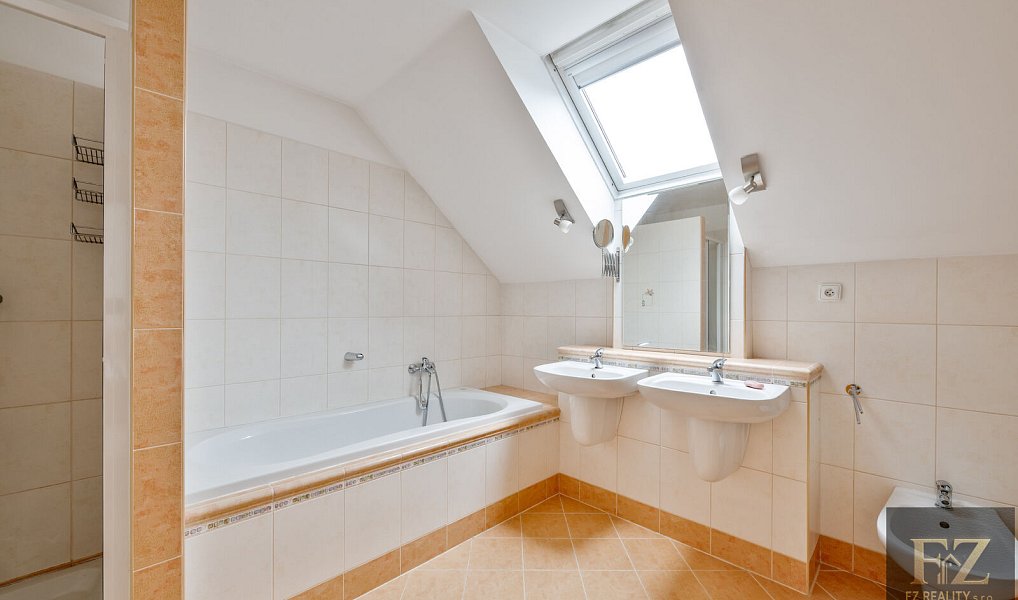 Prodej domu 138 m² s pozemkem 262 m², České Budějovice – náhled fotky 28