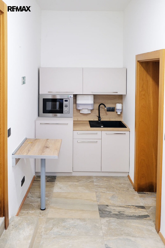 Pronájem kanceláře 53 m² – další