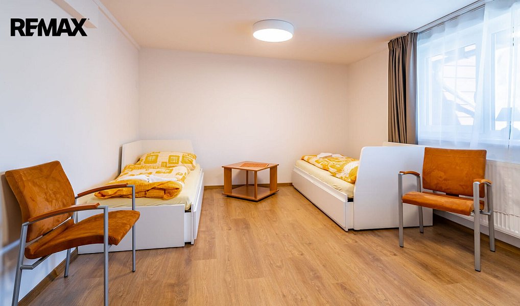 Prodej ubytovacího objektu 818 m², Karolinka – náhled fotky 9