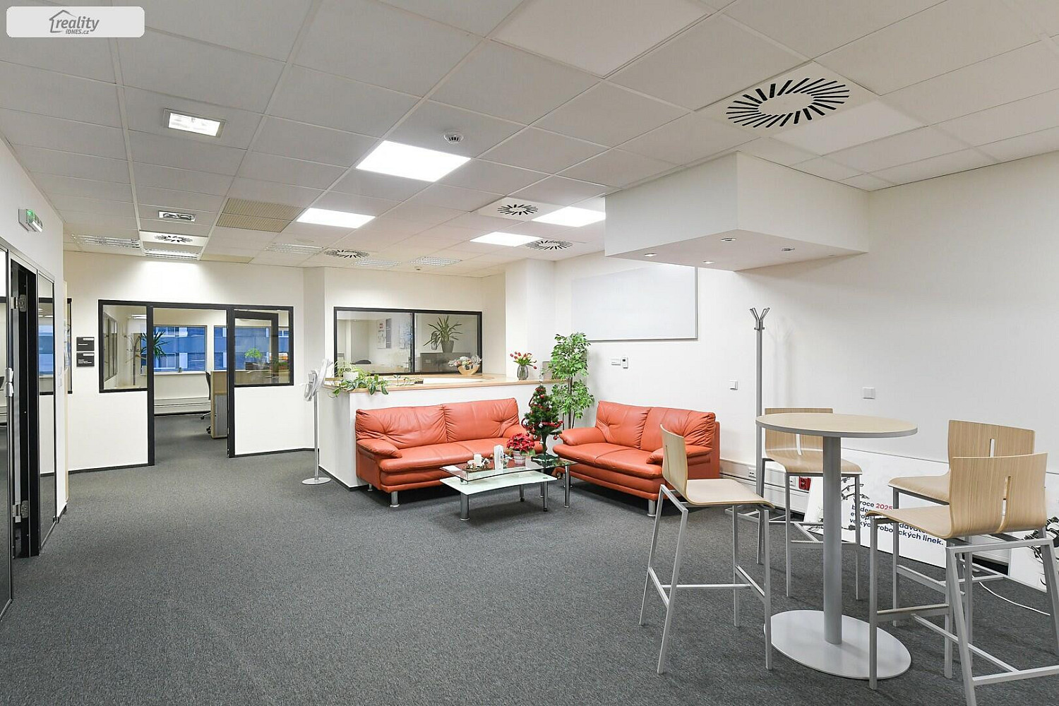 Pronájem kanceláře 247 m² — photo 4