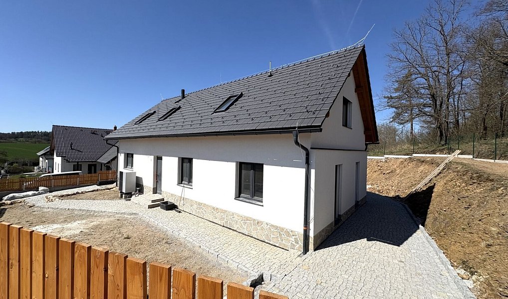 Prodej domu 188 m² s pozemkem 825 m², Strunkovice nad Blanicí – náhled fotky 9