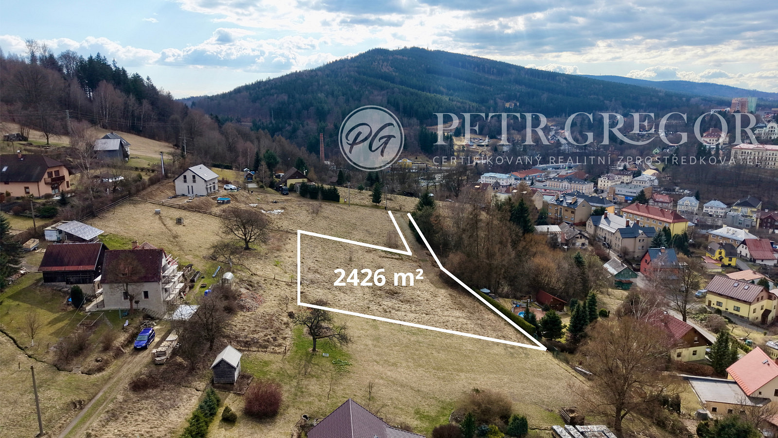 Prodej stavebního pozemku 2 426 m²