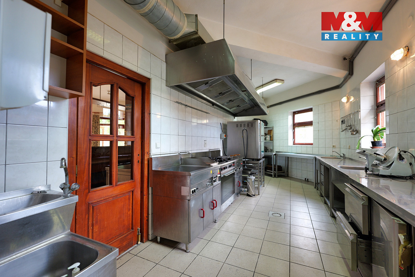 Prodej restaurace 407 m² — photo 2