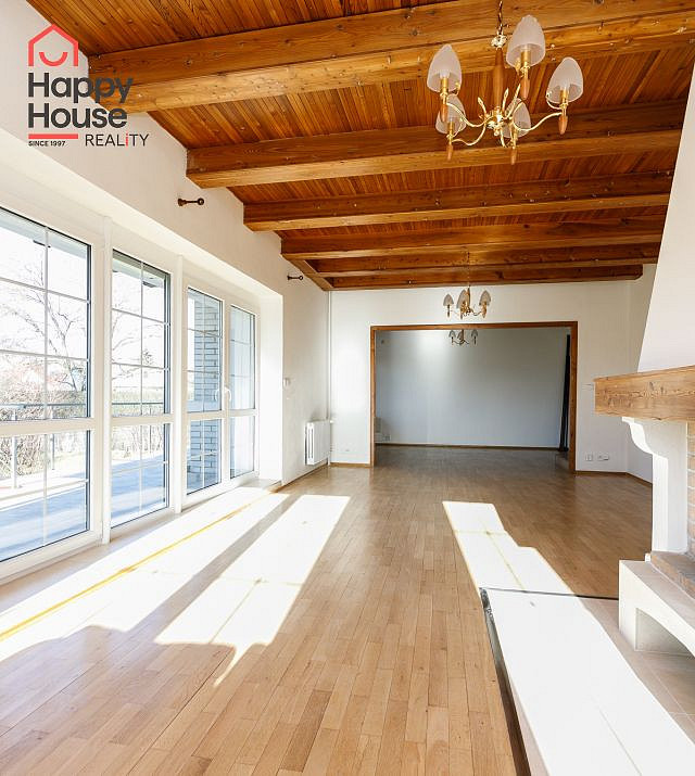 Pronájem domu 350 m² s pozemkem 700 m² – fotografie 2