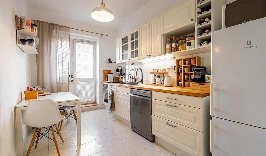 Prodej bytu 2+1 74 m², Praha – náhled fotky 2