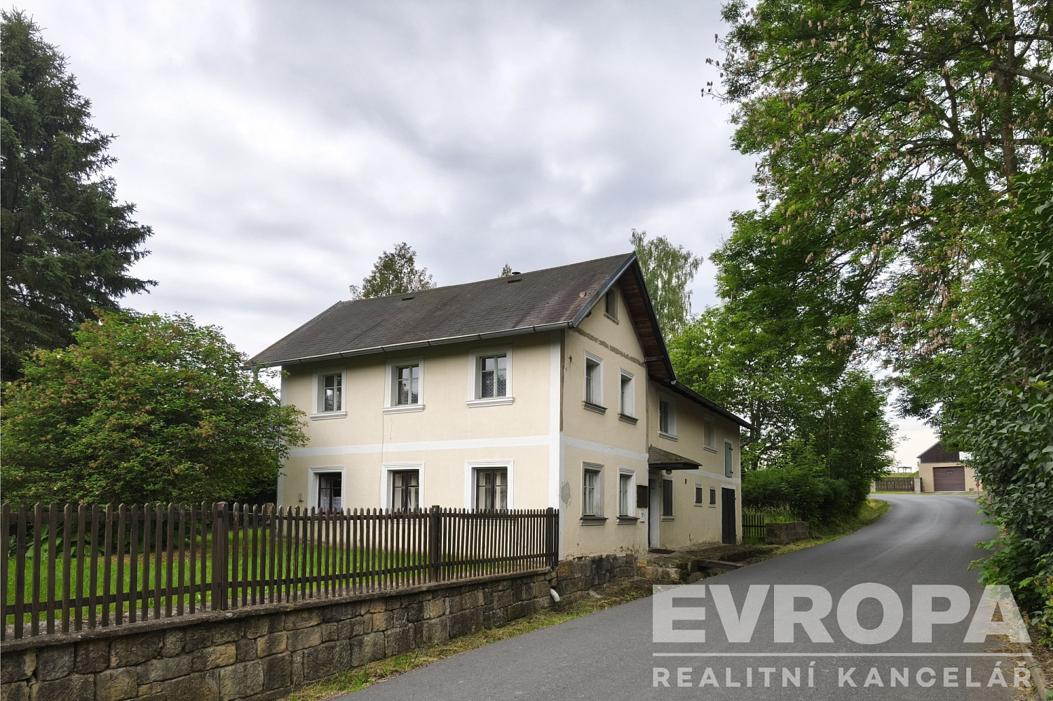 Prodej domu 203 m² s pozemkem 1 175 m²
