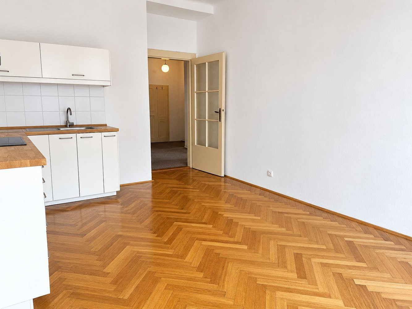 Pronájem bytu 2+1 70 m² – fotografie 3