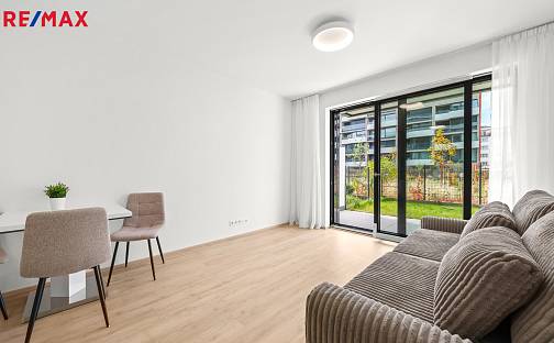 Pronájem bytu 1+kk 36 m², Šrámkové, Praha 3 - Žižkov